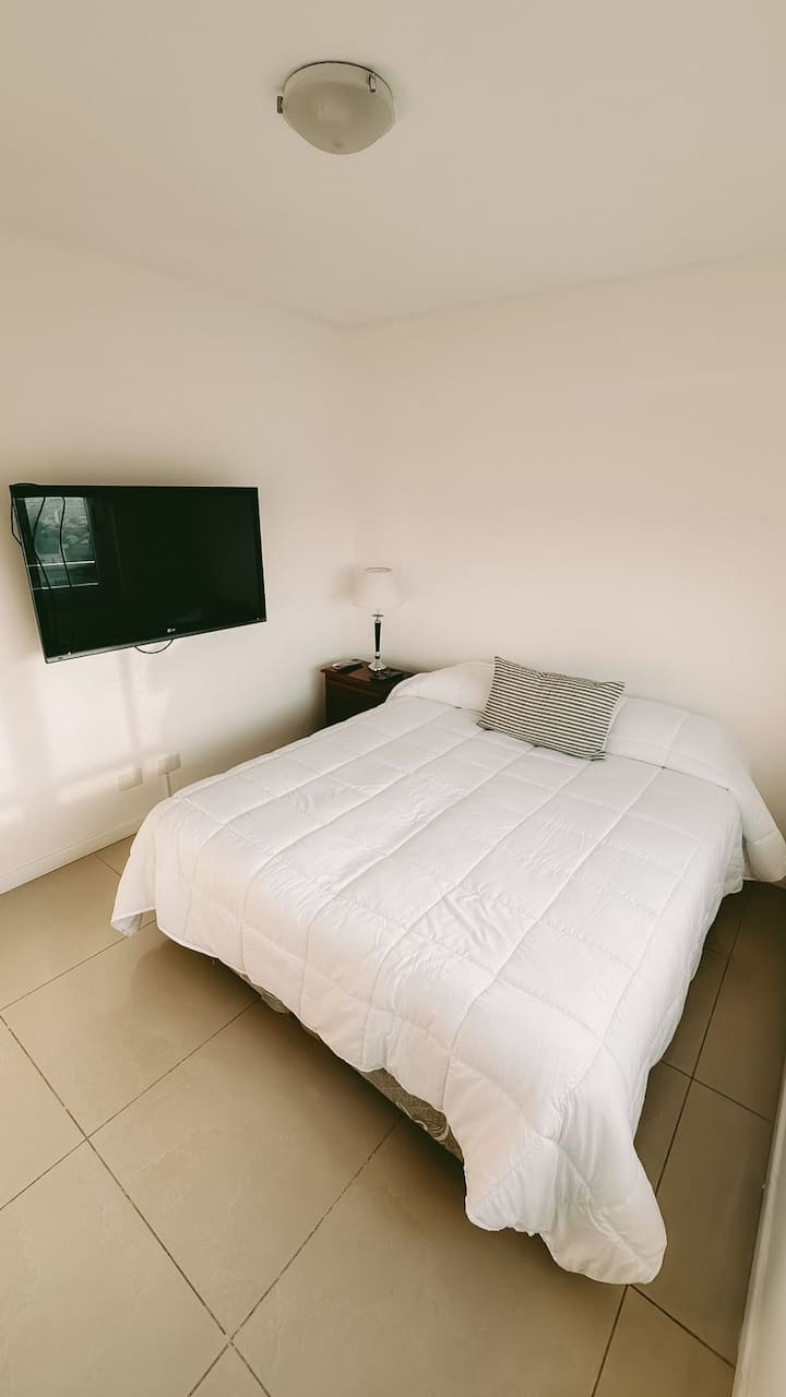 Schlafzimmer 1