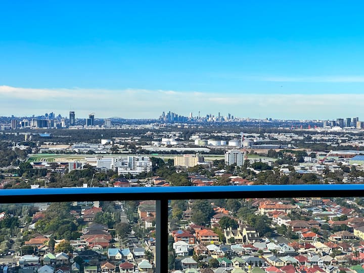 Luxury 2-BR High-Rise Apt with Stunning City Views