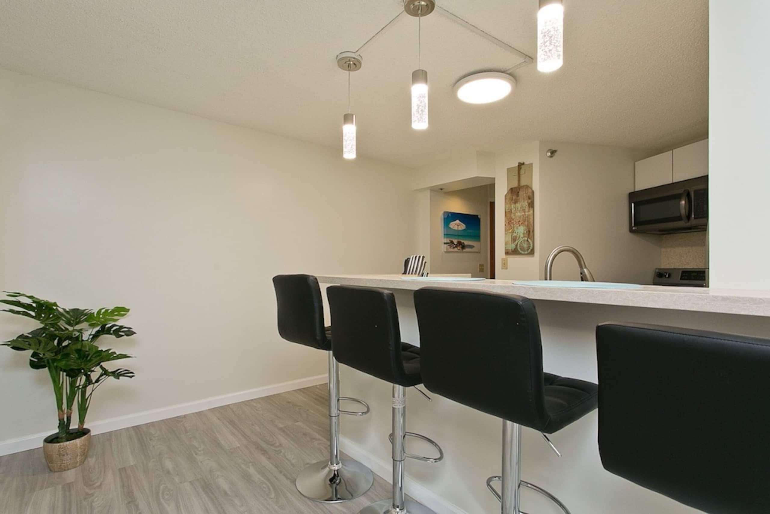 Family Vacation Condo with Free Parking & Wi-Fi - Image 12