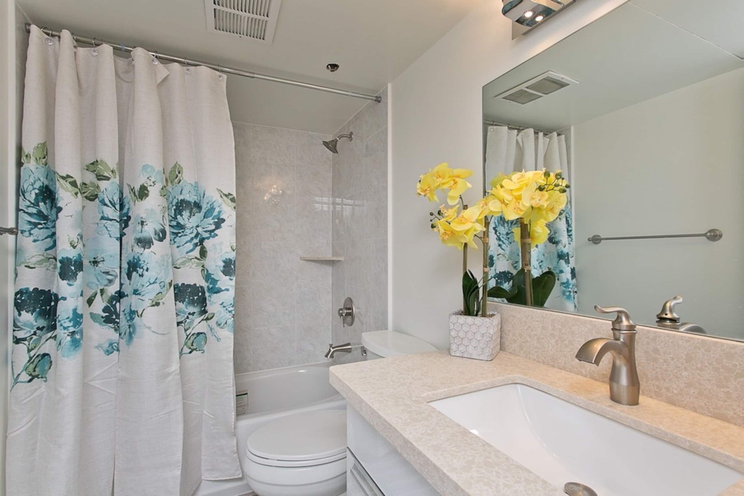 Family Vacation Condo with Free Parking & Wi-Fi - Image 22