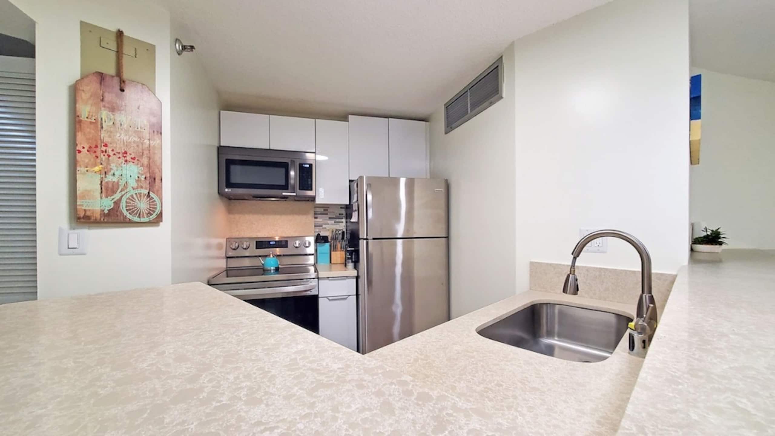 Family Vacation Condo with Free Parking & Wi-Fi - Image 15