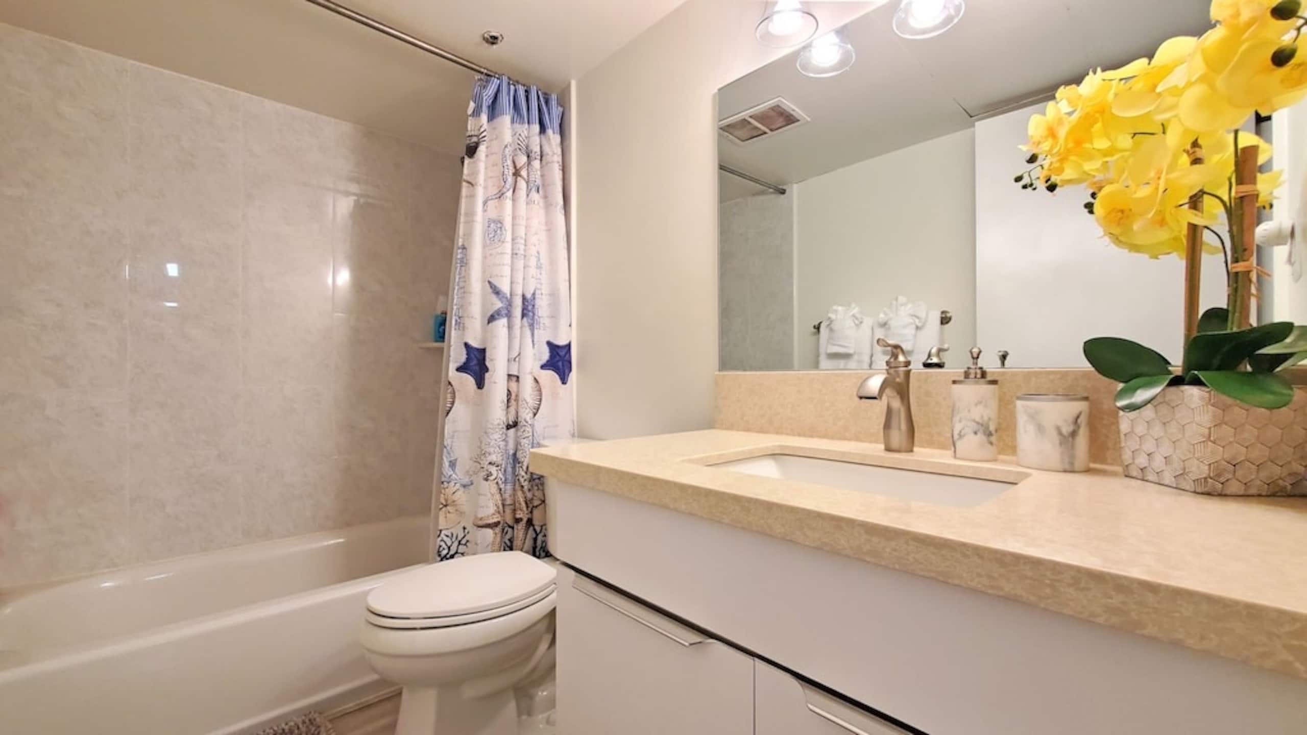 Family Vacation Condo with Free Parking & Wi-Fi - Image 23