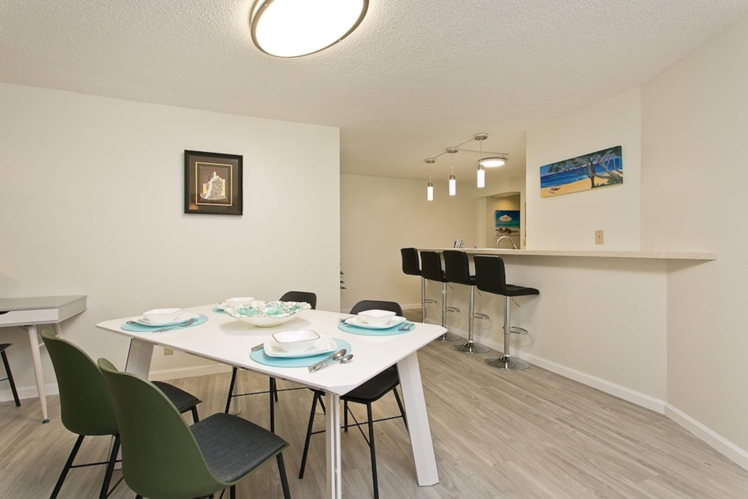 Family Vacation Condo with Free Parking & Wi-Fi - Image 11