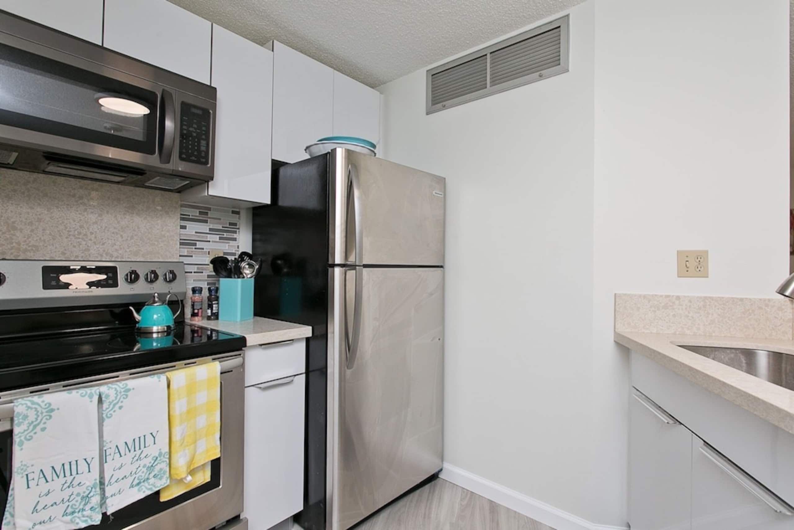 Family Vacation Condo with Free Parking & Wi-Fi - Image 13