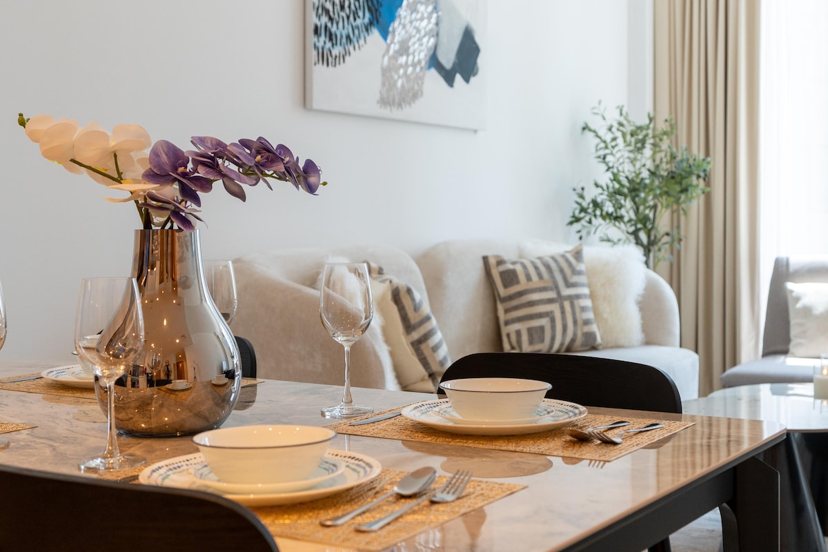 Successful Airbnb property: Stylish 1BR | Pool, Creek Vibes apartment in Al Kheeran First