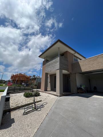 10%off Weekly Fantastic house 5BR15P Melbourne CBD gallery image 2