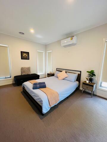 10%off Weekly Fantastic house 5BR15P Melbourne CBD gallery image 4