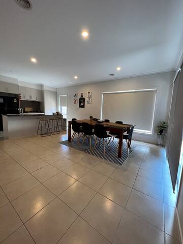 10%off Weekly Fantastic house 5BR15P Melbourne CBD gallery image 5