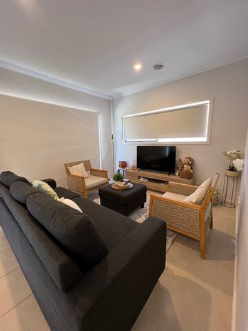 10%off Weekly Fantastic house 5BR15P Melbourne CBD gallery image 3
