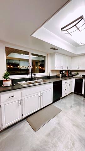 Mediterranean Dream Villa-Pool gallery image 4