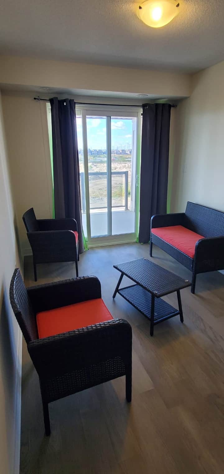 Beautiful Lakeview Condo - Newcastle