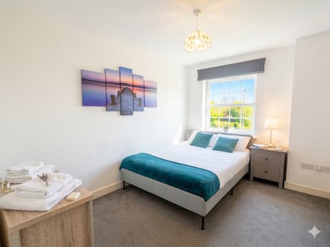 Spacious 2-Bed (Sleeps 5) | Walk to Leisure Centre