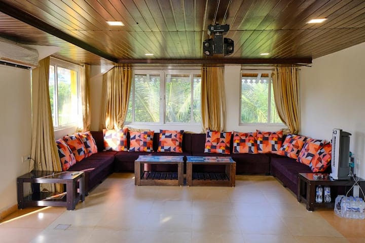 Living room 1 image 8