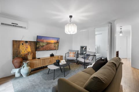 3 bedroom unit Stylish retreat SouthPerth