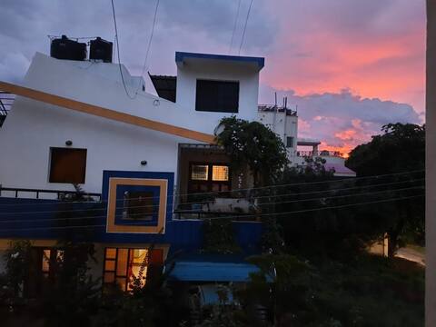 2 Rooms + Attached Washrooms, Close to City Centre