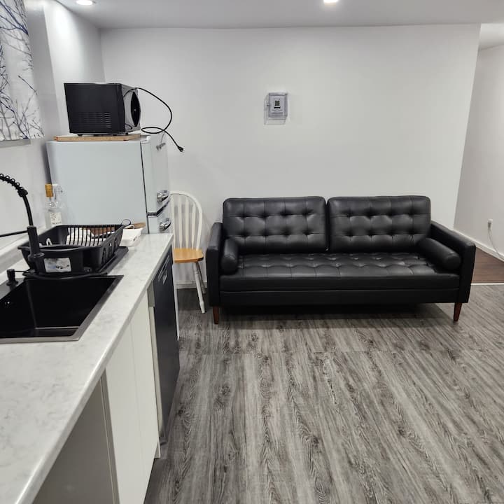 Cute 2 Bdr Condo - Montreal