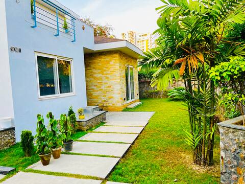 Luxury Garden Villa (100 meters from Expo Mart)