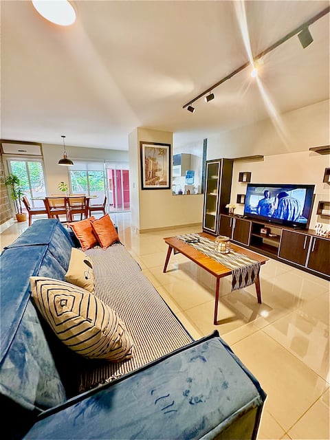 Top Airbnb: Central, spacious and bright with grill + 2 bedrooms in Puerto Iguazú