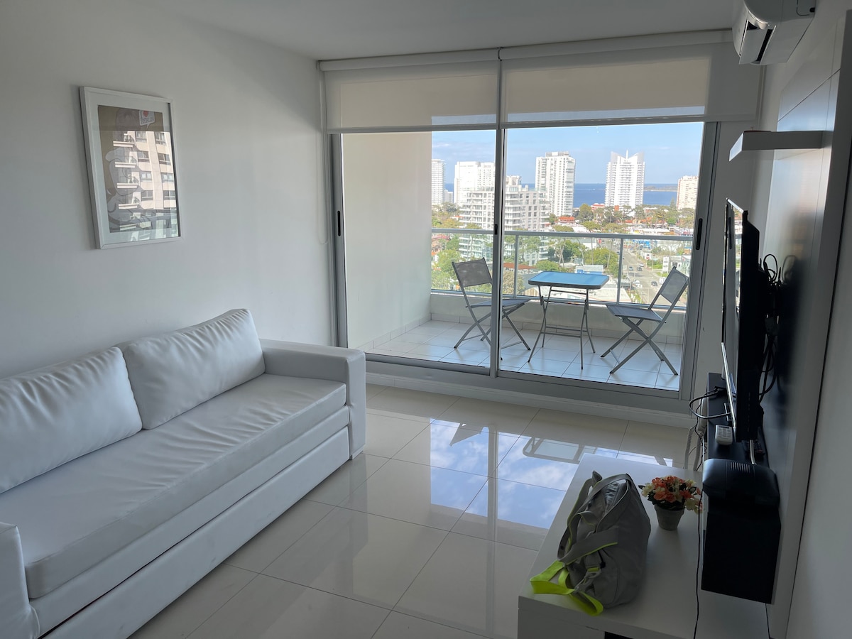 Anuncio de Airbnb popular: Punta del Este Ocean View en Punta Del Este