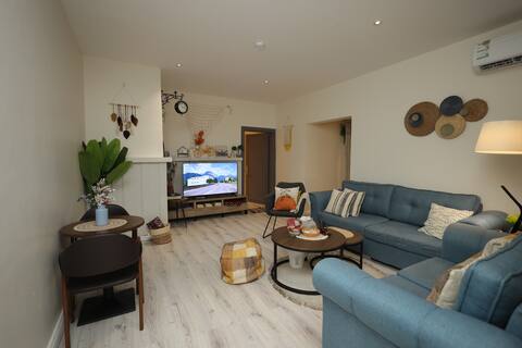 Modern apartment A11, two rooms and a hall on Shahar Street with self check-in