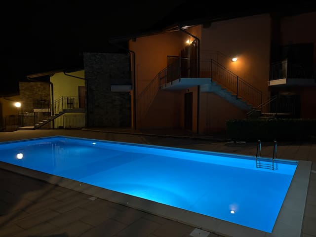 Casa Lago – Luxury apartment. Large swimming pool.