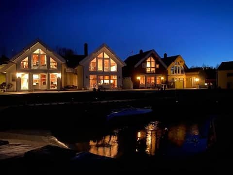 Modern Rorbu/cabin in Sjøkanten at Tittelsnes