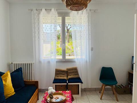 Successful Airbnb property: Ground floor of oceanfront house, sleeps 6 in Saint Michel Chef Chef