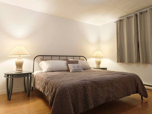 Bonny’s Apt | Close to Magic Mountain & Lots Food! gallery image 5