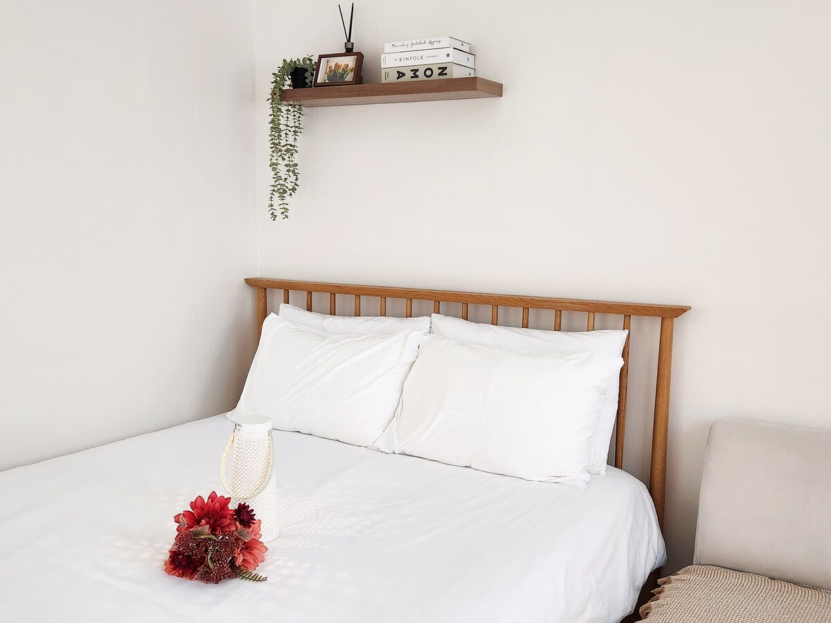 Cómoda cama tamaño queen