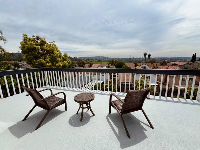 Cozy Home with Private Deck in San Diego
