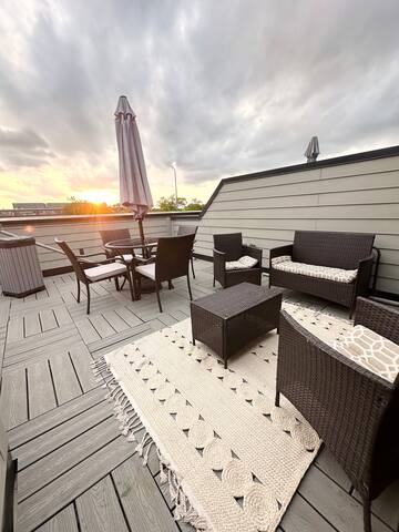 Rooftop beauty in Capitol Hill-private parking