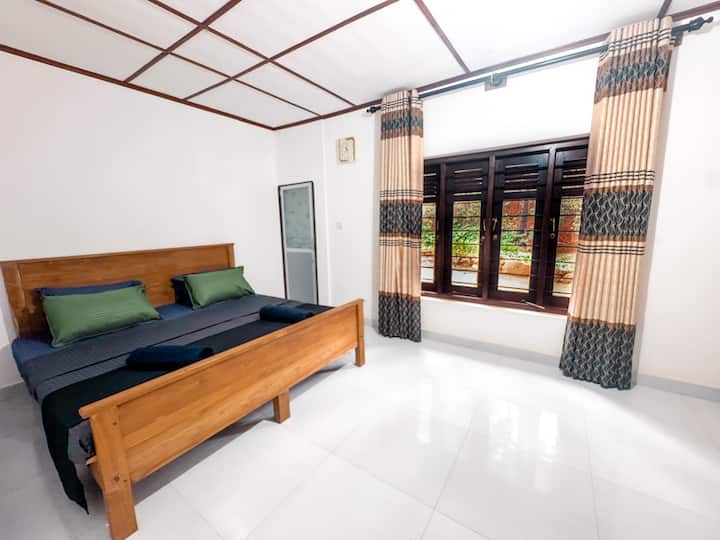 Chambre 1 avec salle de bain attenante