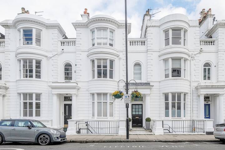 Paddington | High Ceilings | Fast WiFi | Ground Fl gallery image 3