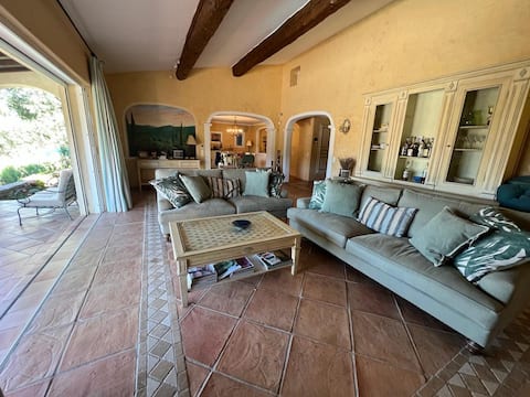 Top Airbnb: Hillside Villa, Panoramic Views, 15 Mins from Sea in Grimaud