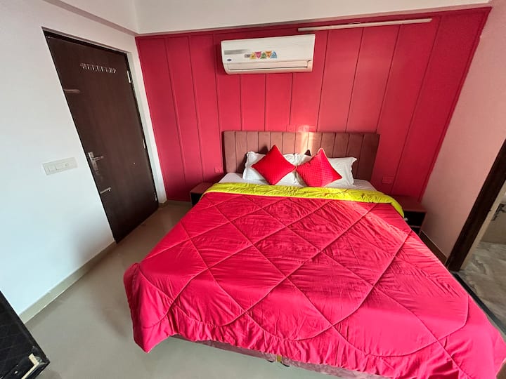 Cómoda cama con colchón de muelles 