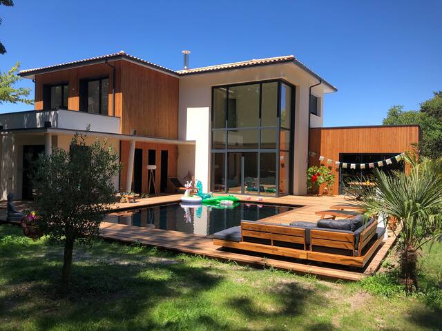 Villa de luxe vue sur un grand jardin au calme gallery image 2