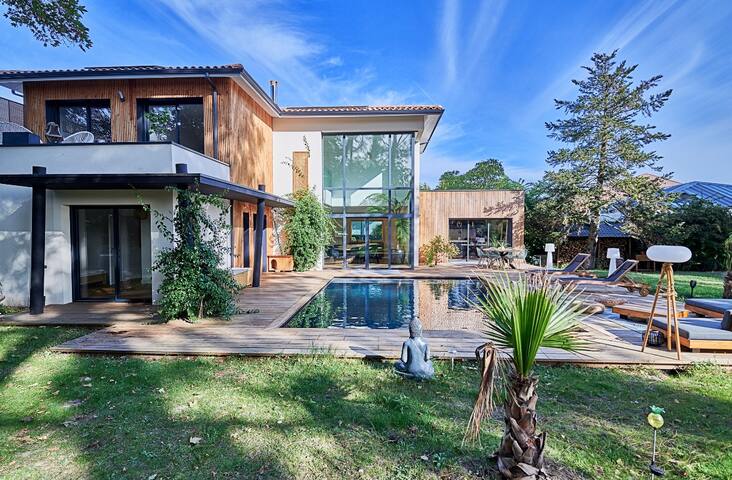 Villa de luxe vue sur un grand jardin au calme