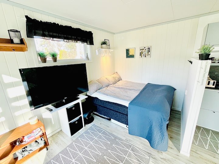 Krevet od 160 cm. Bijela kutija za krevet s čistom posteljinom itd. 