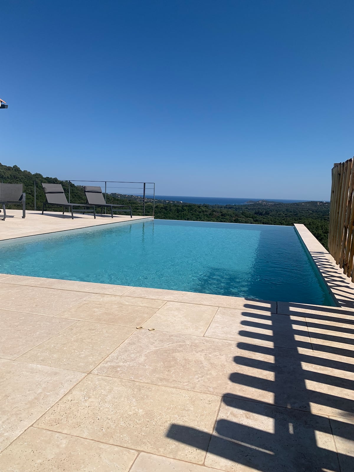 Espace de vie intérieur de la villa