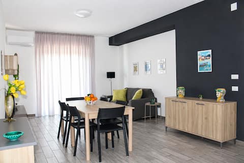 Top Airbnb: Etna Sunset Holiday Home – Central apartment a Giarre
