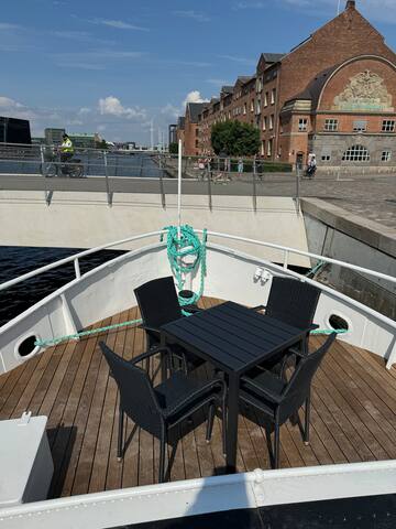 On a Ferry! – 2 Bedroom Apartment gallery image 5