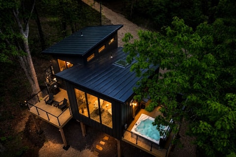 Modern Treehouse • Hot Tub • Private Escape
