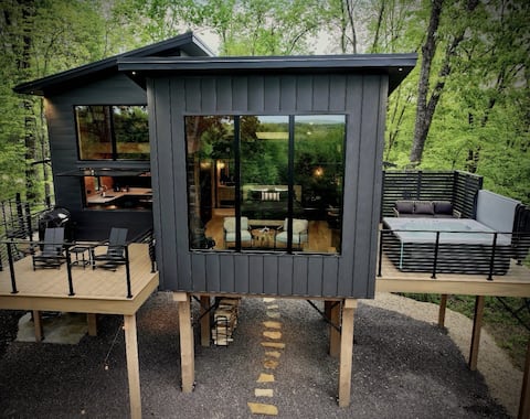 Modern Treehouse • Hot Tub • Private Escape