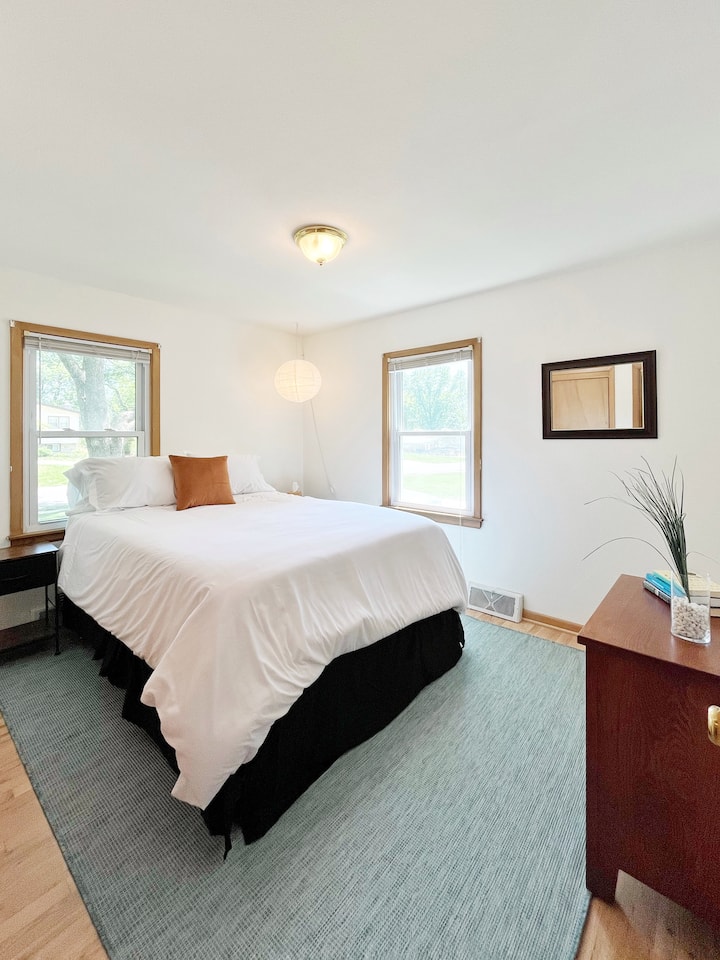This bedroom features a queen bed.