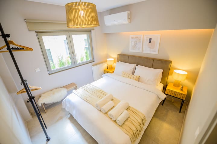 Modern 2BD/2BA Apt • Balcony • Quiet Central