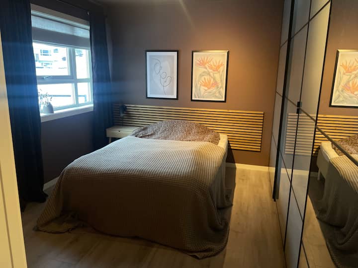 Има допълнителен матрак под това легло, който се предлага в допълнение към 2 - те легла