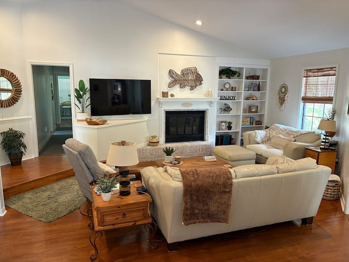 Coastal Boho, Spacious, Central, Lots Of Amenities - Pensacola