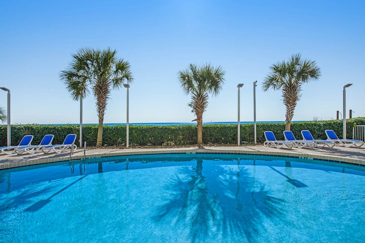 Carolinian Beach Resort 1030: 2br Oceanfront - Myrtle Beach, SC
