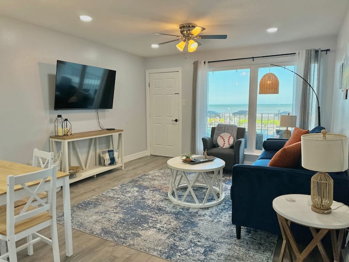The Ball Park|ocean View| Walk To Beach| Pool - Galveston, TX