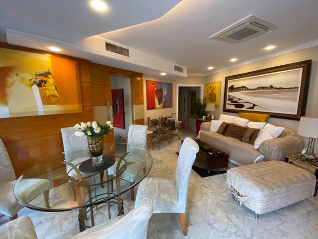 Ipanema Beachfront Luxury – Rooftop Pool & Views gallery image 5